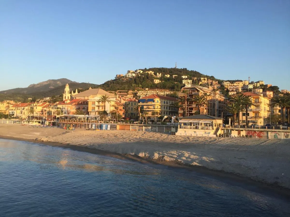 Residence Holidays Pietra Ligure 2*,